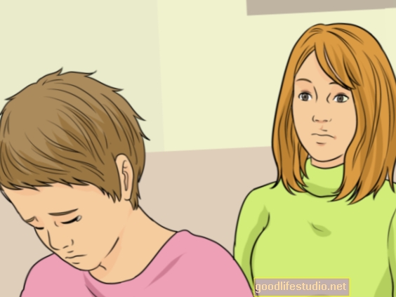 Kako pomagati sinu pri občasni motnji jeze?