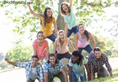 25 hoạt động xây dựng đội nhóm vui vẻ cho thanh thiếu niên