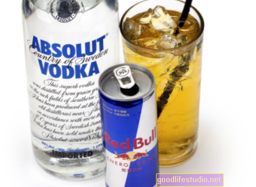 Alkohol + Energy Drinks = Rezept für Schaden