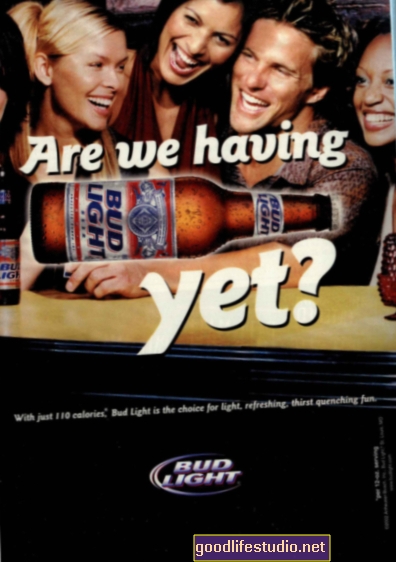 Alkoholio reklama stipriai veikia nepilnamečių gėrėjus