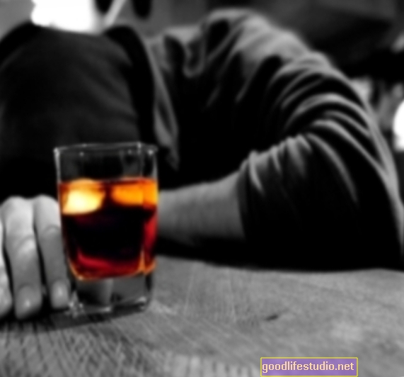 Употреба и злоупотреба алкохола у порасту код старијих одраслих
