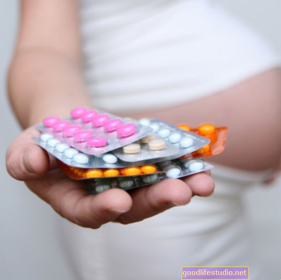 Los antibióticos durante el embarazo o la cesárea pueden aumentar el riesgo de obesidad infantil