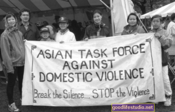 Los estadounidenses de origen asiático rara vez informan sobre violencia doméstica