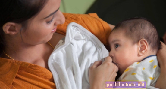 Mātes piens, kas saistīts ar smadzeņu augšanu priekšlaicīgi dzimušiem zīdaiņiem