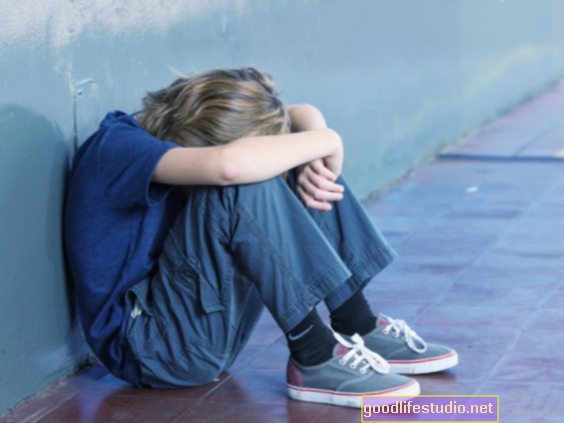 युवा वयस्क अवसाद के लिए बंधे किशोर में बदमाशी