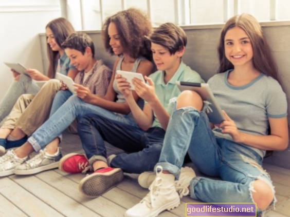 Проучването на Канада предизвиква връзката с депресията в социалните медии при тийнейджъри