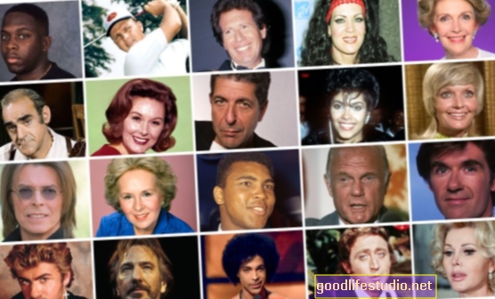 Sebevraždy celebrit vrhají negativní tón na fóra podpory