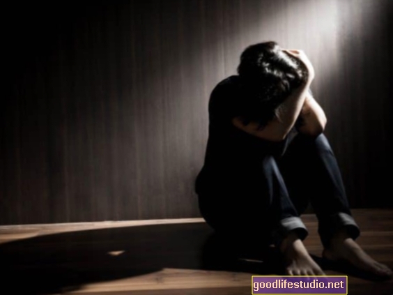 يرتبط تاريخ إساءة معاملة الأطفال بارتفاع مخاطر الانتحار