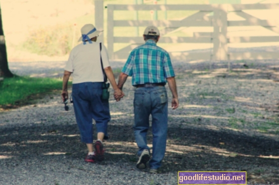Познанието, скоростта на ходене често намаляват заедно при възрастни възрастни