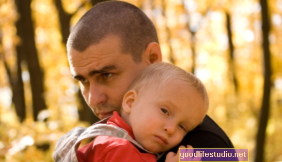 Les pères peuvent développer une dépression post-partum si le «T» diminue