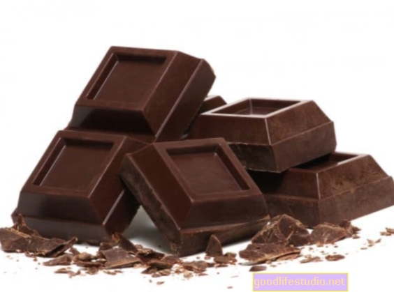 Темний шоколад може полегшити стрес, підвищити настрій та імунітет