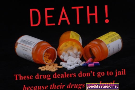 Kematian akibat Rx Pain Meds Melepasi Heroin, Kokain
