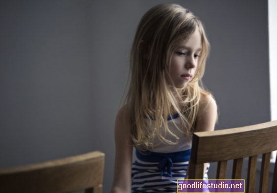 Депресія може пов’язати знущання з вживанням речовин у дівчат