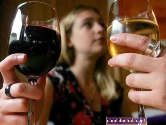 शराब पीना पल की खुशी देता है, लेकिन जीवन संतुष्टि नहीं