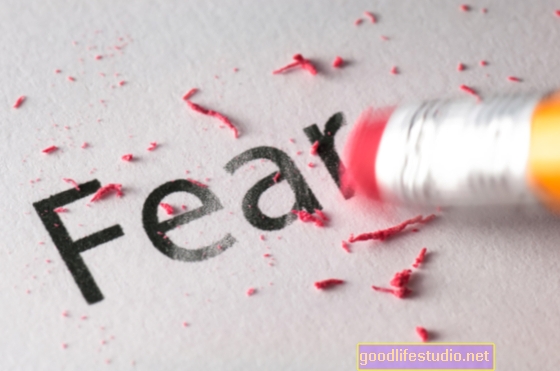 القضاء على الخوف عن طريق استبدال التهديد بإشارة محايدة