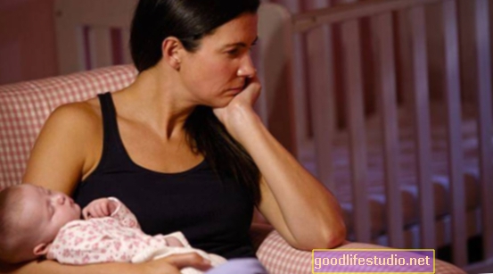 Net lengva mamų depresija gali turėti įtakos vaiko savijautai