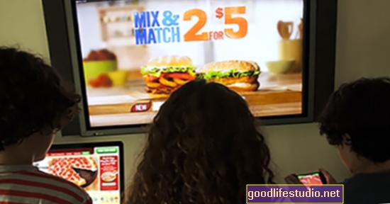 टीवी पर खाद्य विज्ञापन जंक फूड से जुड़ा