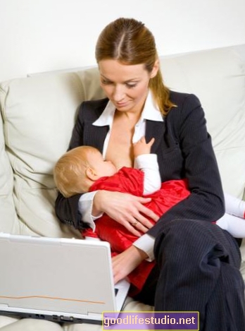 Mamele care lucrează cu normă întreagă se pot adăuga la creșterea în greutate a copiilor