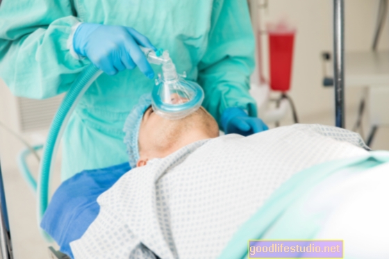 Opća anestezija, kirurgija vezana uz suptilni pad pamćenja kod starijih odraslih