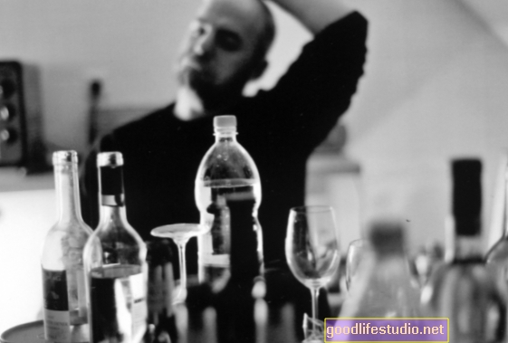 Persone sane provenienti da famiglie alcoliche rilasciano più dopamina nell'aspettativa di alcol
