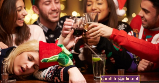 Evenimente de sărbători, băutură lasă pe mulți nepregătiți pentru „mahmureala părinților”