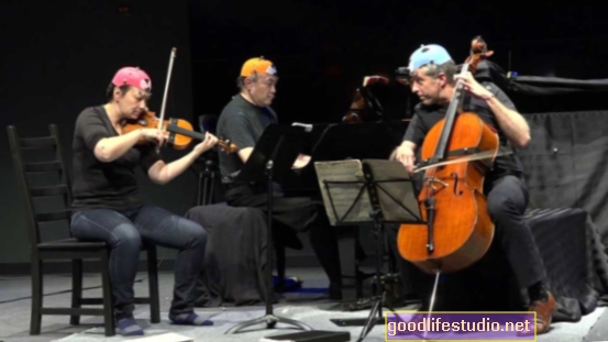 Wie Musiker während der Aufführung nonverbal kommunizieren