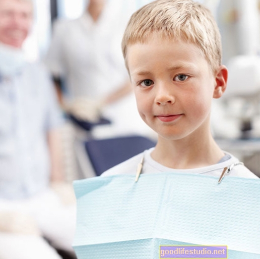 Pokud se táta bojí zubaře, děti mají tendenci následovat oblek