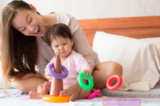 Kleinkinder, die sich mit einem Elternteil verbinden, werden glücklichere Kinder