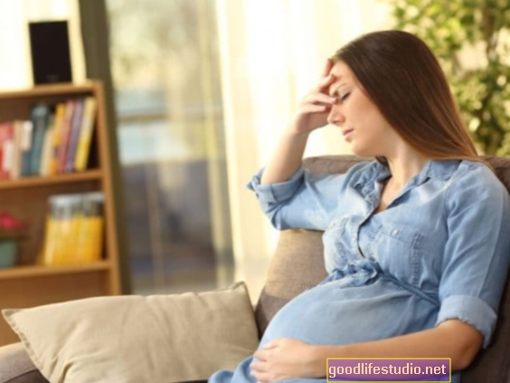 Vnetje lahko sproži hudo depresijo med nosečnostjo in po njej