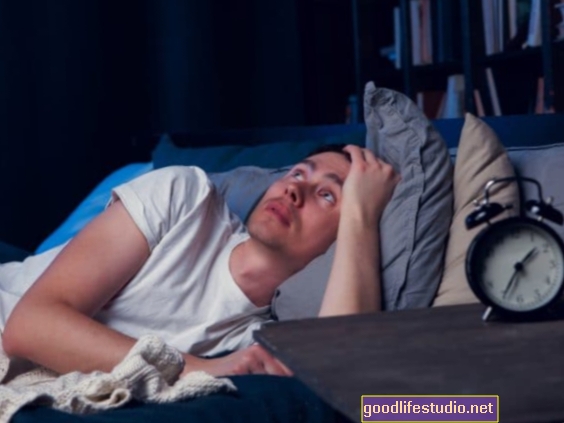 Schlaflosigkeit kämpft oft darum, emotionale Bedrängnis zu überwinden