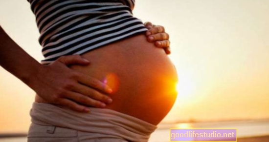 Nepietiekams D vitamīna daudzums grūtniecības laikā var kavēt bērna attīstību