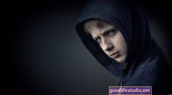 Delincvenții juvenili cu TSPT sunt mai susceptibili de a abuza de droguri, alcool