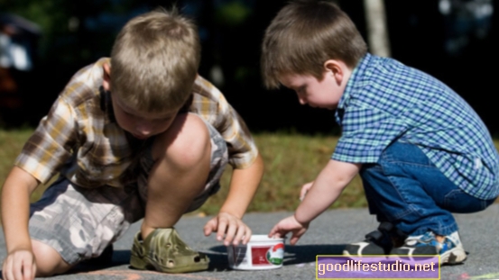 Sprachverzögerungen bei Geschwistern autistischer Kinder