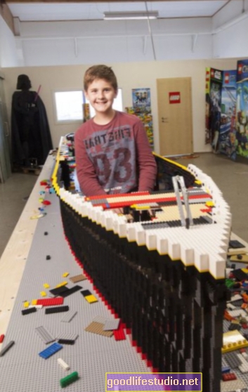 A Legos segít az autista gyerekeknek a kreativitás fejlesztésében