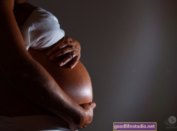 Mazāks pirmsdzemdību stress mazina bērna uzvedības problēmas