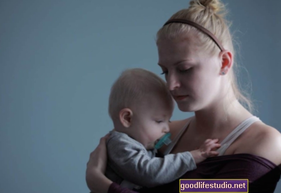 Az anyai stressz károsíthatja a csecsemők agyát
