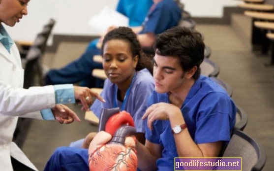 Студентите по медицина се нуждаят от обучение за поверителност в социалните медии