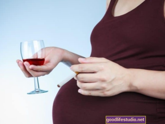 Uống vừa phải trong thai kỳ có thể thay đổi gen ở trẻ sơ sinh, bà mẹ