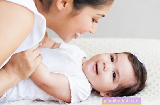 Mamina osebnost vpliva na odločitve o dojenju