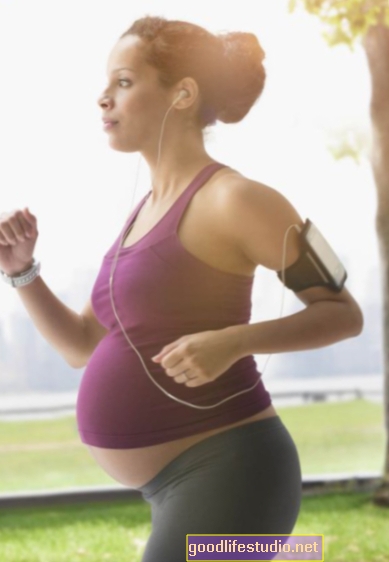 Mammas pirmsdzemdību vingrinājumi var uzlabot bērna veselību