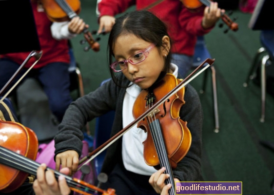 音楽トレーニングは若者の脳機能を改善します