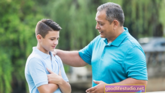 Tácticas de los padres para controlar el comportamiento de los adolescentes
