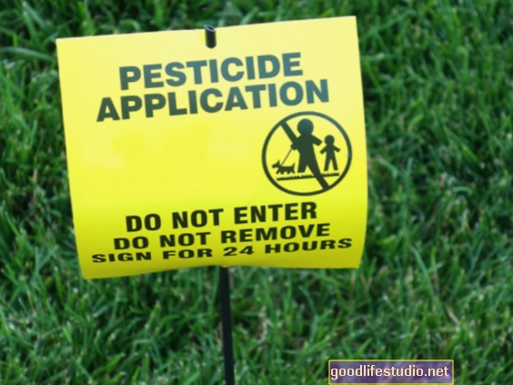 Izpostavljenost pesticidom, vezana na najstniško depresijo na kmetijskih območjih