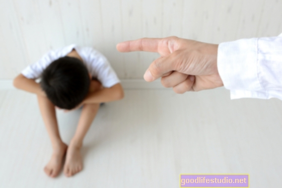 Fiziskā sodīšana bērnībā, kas saistīta ar garīgiem traucējumiem