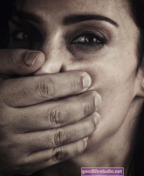 Fyzické násilí vázané na narušení stresového hormonu u žen