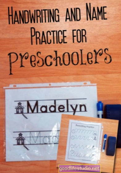Предучилищните деца трябва да практикуват писане, преди да влязат в класната стая