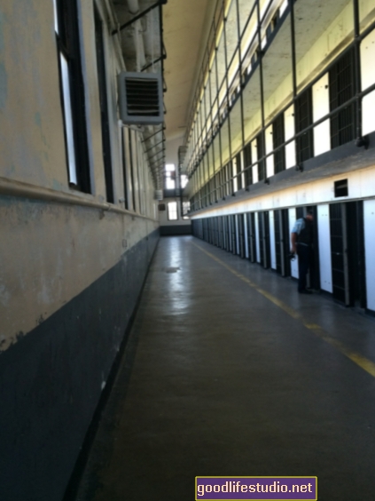 قد تتنبأ التفاعلات الكتابية للسجناء بالعودة إلى الإجرام