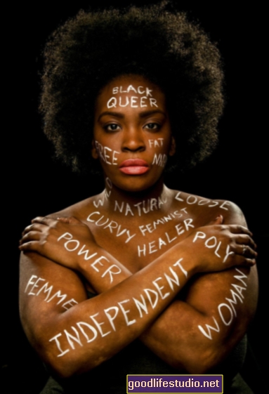 जातिवाद की लाठी काली महिलाओं के अवसाद का दृश्य है