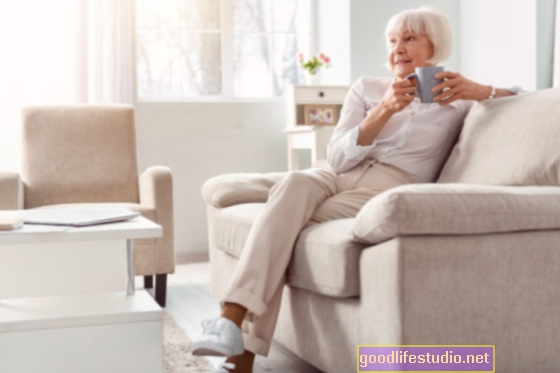 Seniori care trăiesc singuri Cel mai puțin probabil să fie supuși evaluării demenței