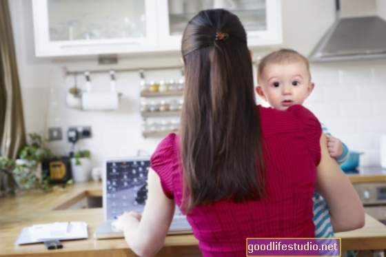 Самотните майки могат да се сблъскат с по-лошо здраве по-късно в живота